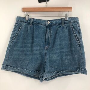 American Eagle 16 Mom Shorts Light Wash Size blue pleated cuffed 0828 5319